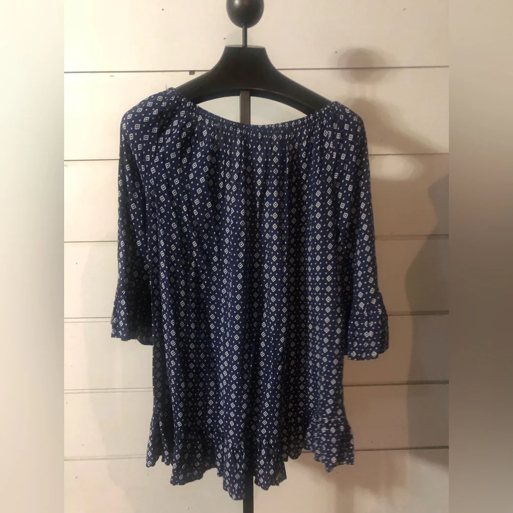 Top Long Sleeve By Terra & Sky 1x - Picture 2 of 5